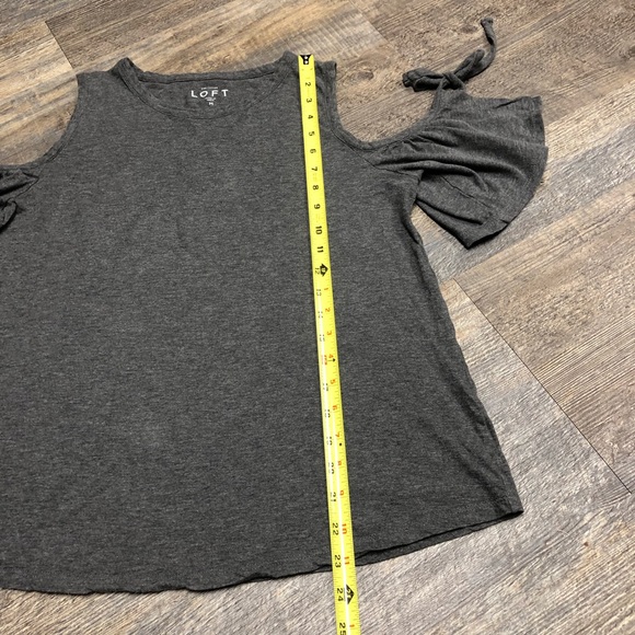 Ann Taylor gray top - Picture 5 of 6